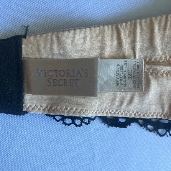 Strapless Victoria’s Secret Bra 32C - Picture 5 of 6
